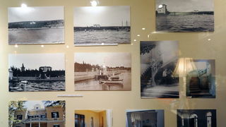 Zadar, 230413
Caffe bar Djina. 
Otvoranje izlozbe Sfinga u Zadru – jucer, danas, sutra, autorice prof. Antonije Mlikote i studenata Odjela za povijest umjetnosti zadarskog sveucilista u sklopu festivala znanosti.
Na fotografiji: detalj s otvorenja.
Foto: