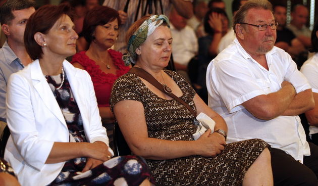 Zadar, 080811.
Javna tribina u clubu Arsenal o Hrvatskoj kao 28-oj clanici EU, u organizaciji zadarskog HDZ-a – govore ministri Davor Bozinovic i Martina Dalic. Na tribini su bili i ministar Bozidar Kalmeta, Vladimir Seks te mnogobrojni saborski zastupnic