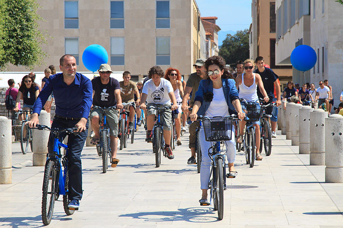 Image 892655 (auto) Image 892655 (auto)