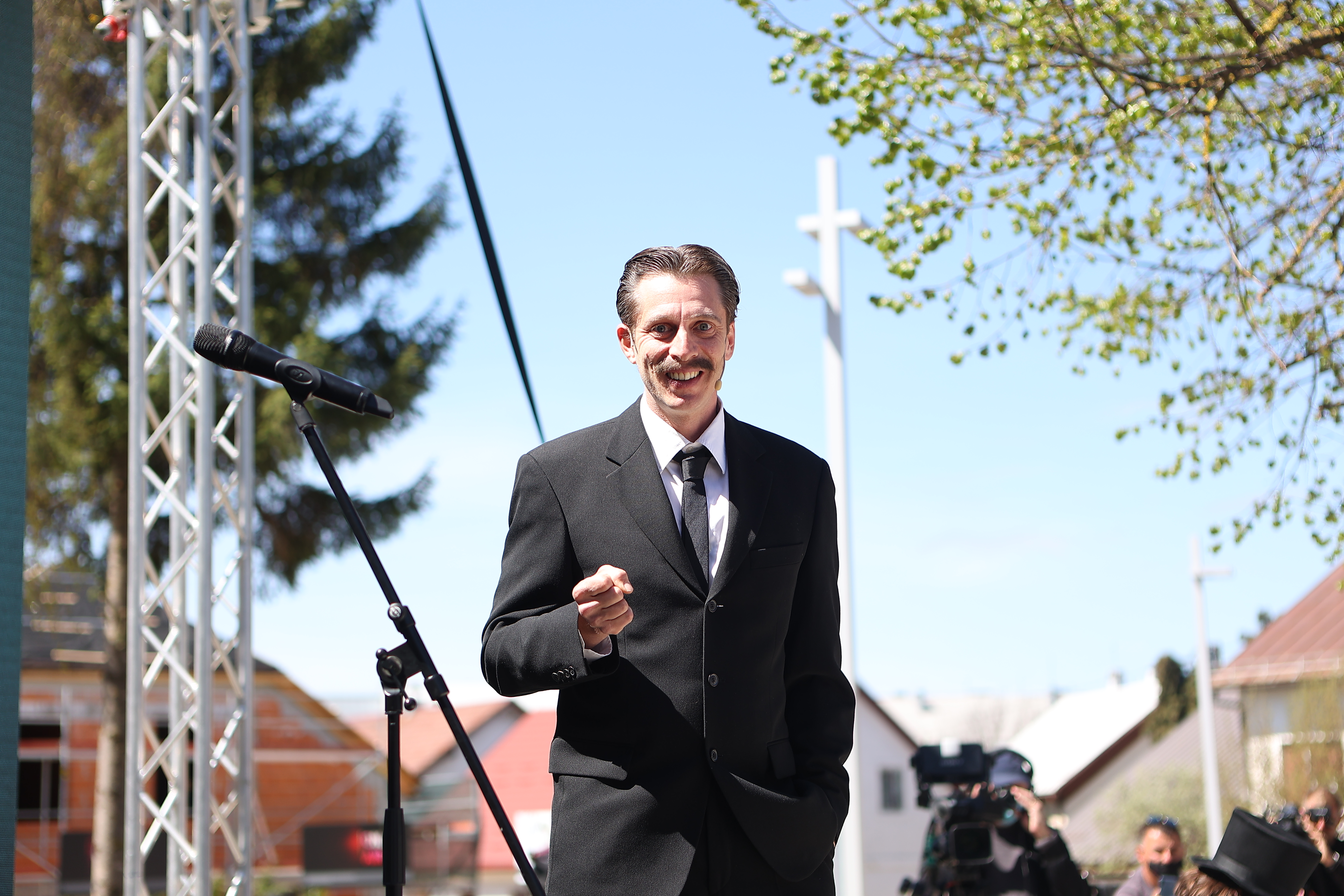 Spomenik Nikole Tesle vratio se u Gospić