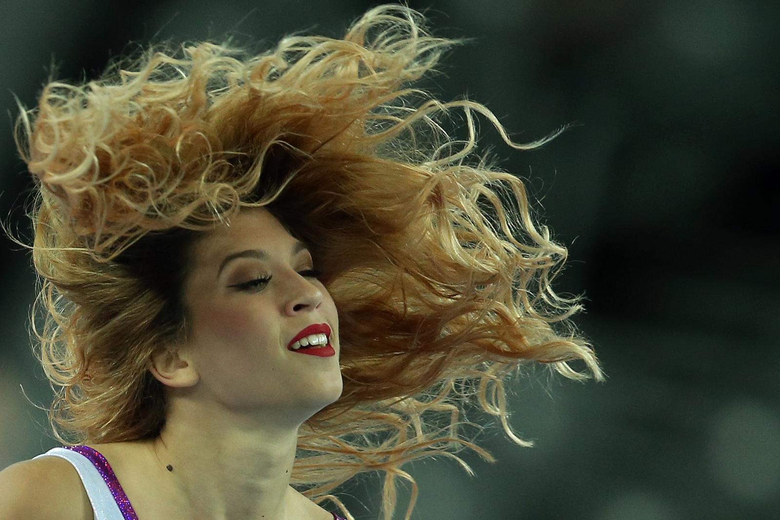 Atraktivne plesačice zagrijale atmosferu u zagrebačkoj Areni