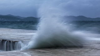 Igra valova na zadarskoj rivi 7. studenog 2014.  Foto: Roberto Lerga