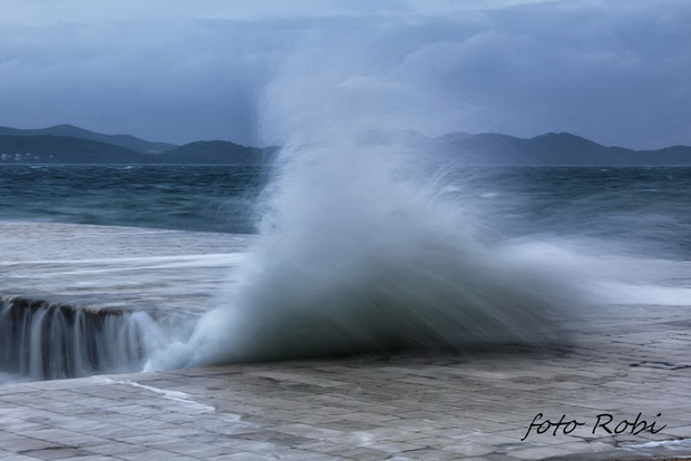 Igra valova na zadarskoj rivi 7. studenog 2014.  Foto: Roberto Lerga