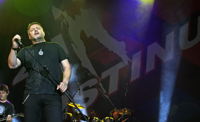 Split, 130610.
U Spaladium Areni odrzan je koncert na kojem je prikupljan novac koji ce biti iskoristen za pravnu pomoc hrvatskim generalima koji odgovaraju u Haagu i pred hrvatskim pravosudjem. Nastupali su Thompson, Oliver Dragojevic, KUD Cambi, Dalmati Split, 130610.
U Spaladium Areni odrzan je koncert na kojem je prikupljan novac koji ce biti iskoristen za pravnu pomoc hrvatskim generalima koji odgovaraju u Haagu i pred hrvatskim pravosudjem. Nastupali su Thompson, Oliver Dragojevic, KUD Cambi, Dalmati