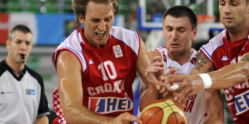 Bydgoszcz, 110909.
Dvorana Sport Arena Luczniczka.
Europsko prvenstvo u kosarci u Poljskoj, drugi krug natjecanja po skupinama 1.kolo grupe E Hrvatska protiv Rusije.
Na slici: Zoran Planinic i Marko Kasun.
Foto: Drago Sopta / CROPIX Bydgoszcz, 110909.
Dvorana Sport Arena Luczniczka.
Europsko prvenstvo u kosarci u Poljskoj, drugi krug natjecanja po skupinama 1.kolo grupe E Hrvatska protiv Rusije.
Na slici: Zoran Planinic i Marko Kasun.
Foto: Drago Sopta / CROPIX