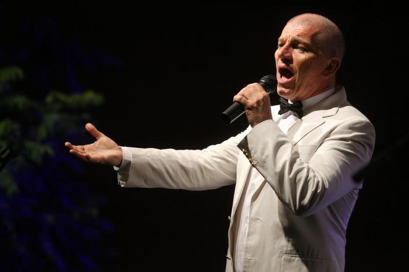 17.07.2013., Zadar – Na Poljani Sime Budinica odrzan je koncert Simon Marlowa i Jazz orkestra HRT-a. Photo: Filip Brala/PIXSELL 17.07.2013., Zadar – Na Poljani Sime Budinica odrzan je koncert Simon Marlowa i Jazz orkestra HRT-a. Photo: Filip Brala/PIXSELL