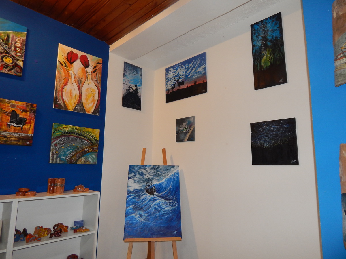 Slikarica Matea Bugarija u Bibinjama predstavila izložbu “Enigma” Slikarica Matea Bugarija u Bibinjama predstavila izložbu “Enigma”