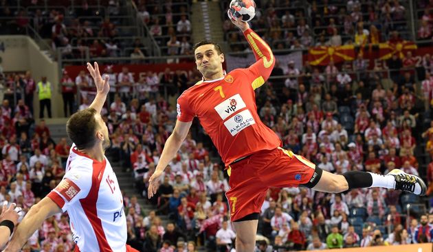 U 1. kolu Makedonci iznenadili su favorizirane Makedonce, zatim upisali rutinsku pobjedu nad Crnom Gorom, a zatim izvukli remi protiv branitelja naslova Njemačke i osvojili zagrebačku skupinu. U drugom kolu ipak više nisu imali aduta