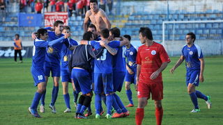 Zadar, 260513.
Stadion Stanovi.
Utakmica MAXtv 1. HNL izmedju Zadra i Splita.
Na fotografiji: slavlje nogometasa Zadra, Stipe Perica (bez majice).
Foto: Luka Gerlanc / CROPIX
