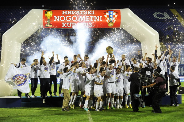 Zagreb, 220513.
Stadion Maksimir.
Uzvratna utakmica 22. finala Hrvatskog nogometnog kupa, Lokomotiva – Hajduk.
Na fotografiji: Slavlje Hajduka.
Foto: Boris Kovacev / CROPIX Zagreb, 220513.
Stadion Maksimir.
Uzvratna utakmica 22. finala Hrvatskog nogometnog kupa, Lokomotiva – Hajduk.
Na fotografiji: Slavlje Hajduka.
Foto: Boris Kovacev / CROPIX