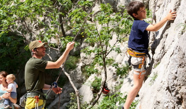 Zadar, 300412.
U Nacionalnom parku Paklenica danas je odrzano natjecanje u sportkom penjanju Big Wall speed climbing. Osim natjecatelja, Paklenicu su posjetili i amateri penjaci. Brojni turisti i domaci takodjer su uzivali u setnjama parkom Paklenica.
Na