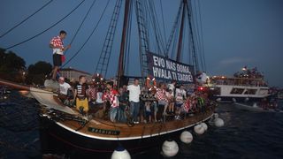 Svečani doček zadarskih Vatrenih: Jedrenjakom Branimir plovili od Gradskog mosta do gata na zadarskoj rivi