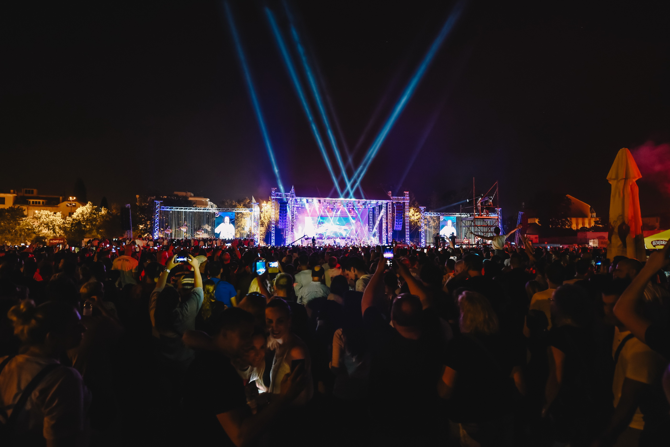 Stari Plac: Mišo Kovač i prijatelji priredili nezaboravan koncert