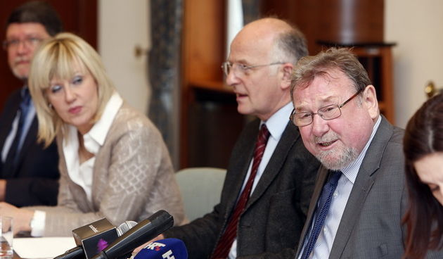 Zagreb, 250111. Sabor. Na sjednici Odbora za Ustav, Poslovnik i politicki sustav objavio se javni razgovor s prijavljenim kandidatima za izbor jednog suca Ustavnog suda Zoranom Piculjanom i Nevenkom Sernhorst, a na dnevnom redu su i prijedlog odluke o ras