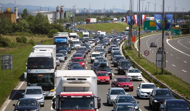 gužva promet kolona auto automobili auti autocesta lučko