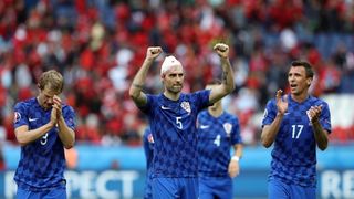 Slavlje igrača i navijača nakon pobjede nad Turskom. Photo: Goran Stanzl/PIXSELL Slavlje igrača i navijača nakon pobjede nad Turskom. Photo: Goran Stanzl/PIXSELL