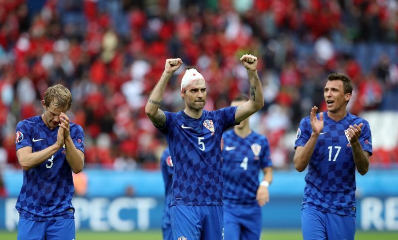 Slavlje igrača i navijača nakon pobjede nad Turskom. Photo: Goran Stanzl/PIXSELL Slavlje igrača i navijača nakon pobjede nad Turskom. Photo: Goran Stanzl/PIXSELL