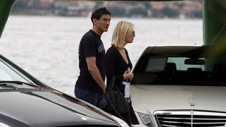 Biograd , 140510.
Danas je u Biogradu odrzana druga Porinova regata na kojoj je za ekipe brojnih diskografskih i medijskih kuca jedrilicarske sposobnosti pokazalo i vise javnih osoba. Na slici Mirza Dzomba i Belma Hodjic.
Foto: Jure Miskovic / CROPIX Biograd , 140510.
Danas je u Biogradu odrzana druga Porinova regata na kojoj je za ekipe brojnih diskografskih i medijskih kuca jedrilicarske sposobnosti pokazalo i vise javnih osoba. Na slici Mirza Dzomba i Belma Hodjic.
Foto: Jure Miskovic / CROPIX