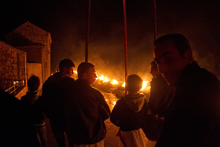 Sinoć je u Bibinjama na jedinstveni način obilježen Velik petak, foto: Leo Banić Sinoć je u Bibinjama na jedinstveni način obilježen Velik petak, foto: Leo Banić