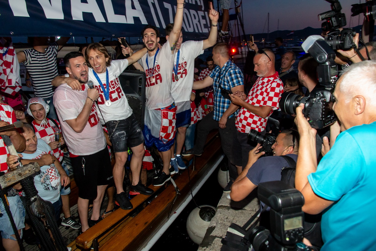 Veličanstven doček četvorice zadarskih Vatrenih od Gradskog mosta do Foruma