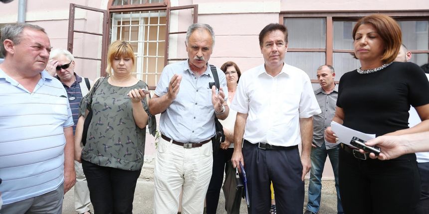 Prosvjedni skup radnika Vodovoda koji traže veće plaće Prosvjedni skup radnika Vodovoda koji traže veće plaće