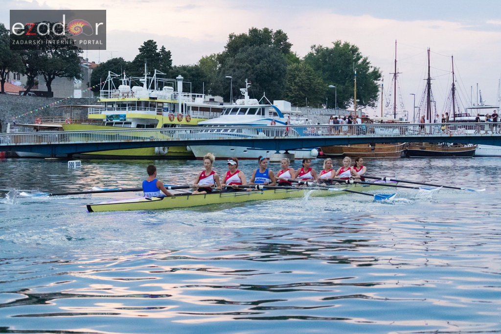 6. “Jadranov veslački dvoboj” osmeraca u uvali Jazine 6. “Jadranov veslački dvoboj” osmeraca u uvali Jazine