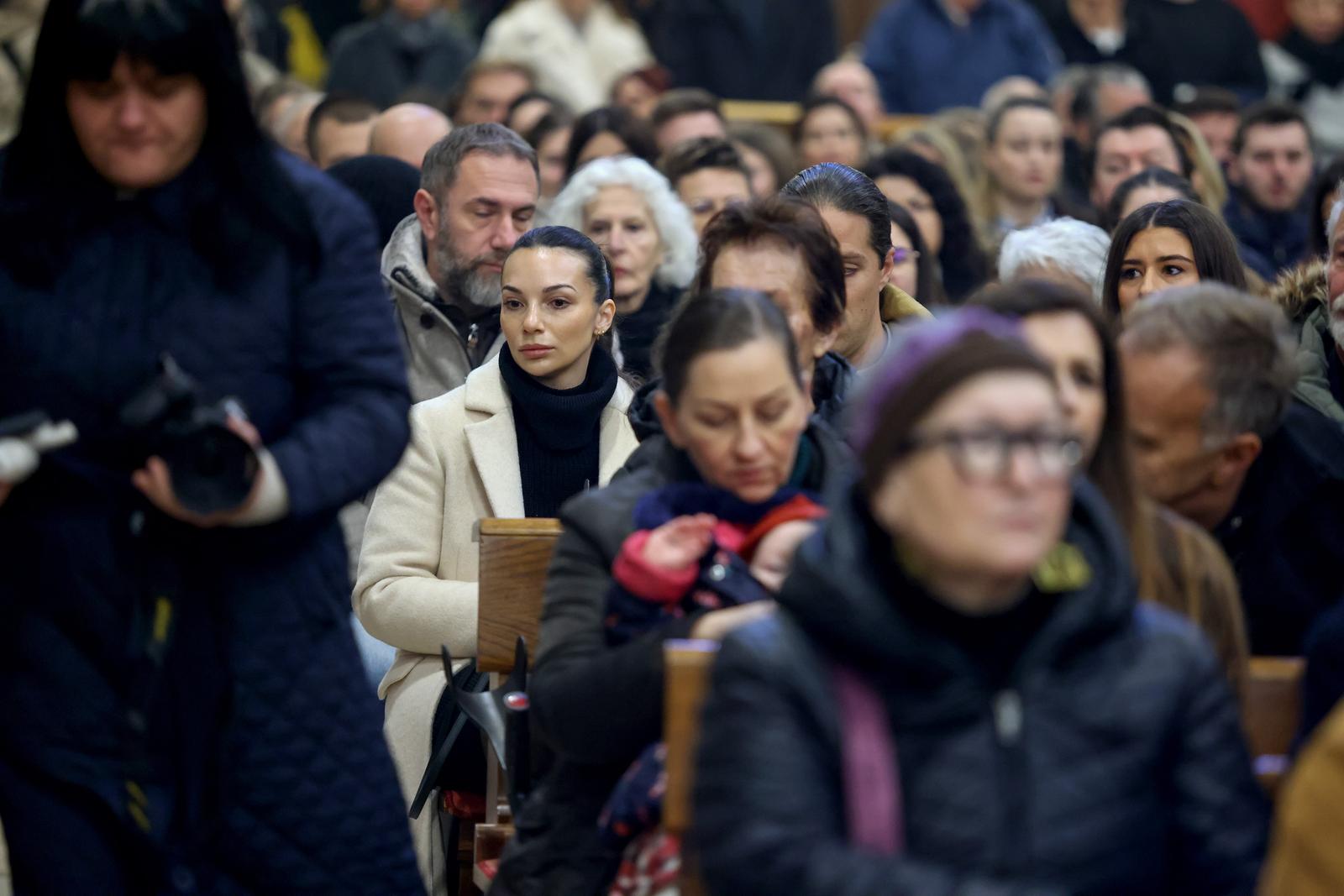 Nadbiskup Milan Zgrablić predvodio je misu na Božić u katedrali svete Stošije