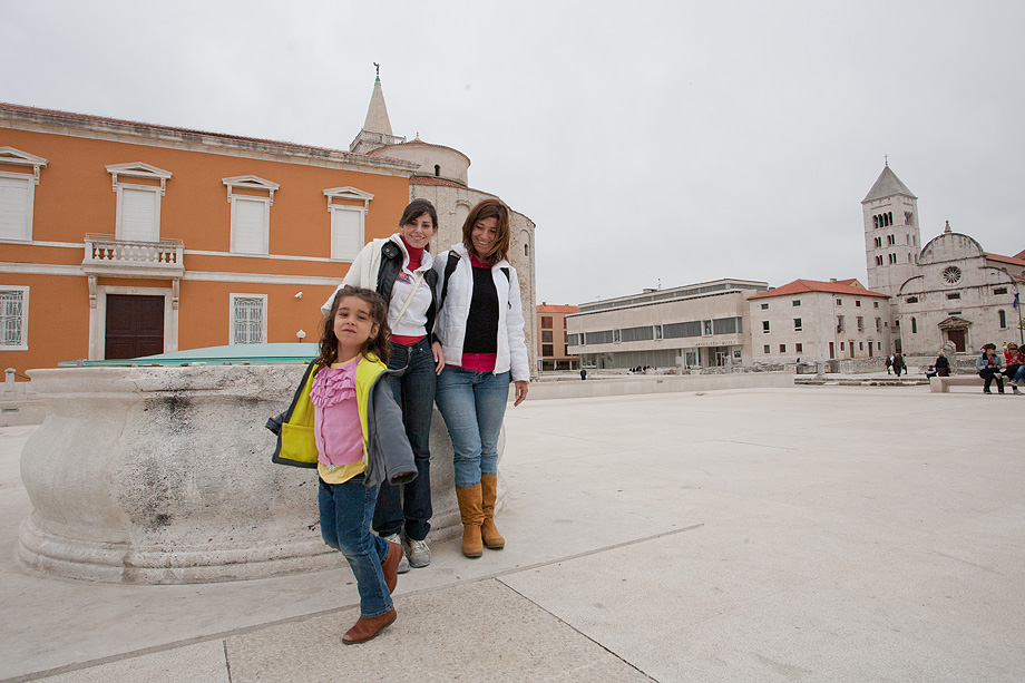 Top model Lorena Dias Terezinho i njena sestra Mara Dias, pronašle davno izgubljenu obitelj u Bibinjama, foto: Leo Banić Top model Lorena Dias Terezinho i njena sestra Mara Dias, pronašle davno izgubljenu obitelj u Bibinjama, foto: Leo Banić