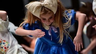 Predstava “Odgojoj” Plesne udruge Gesta u HNK Zadar