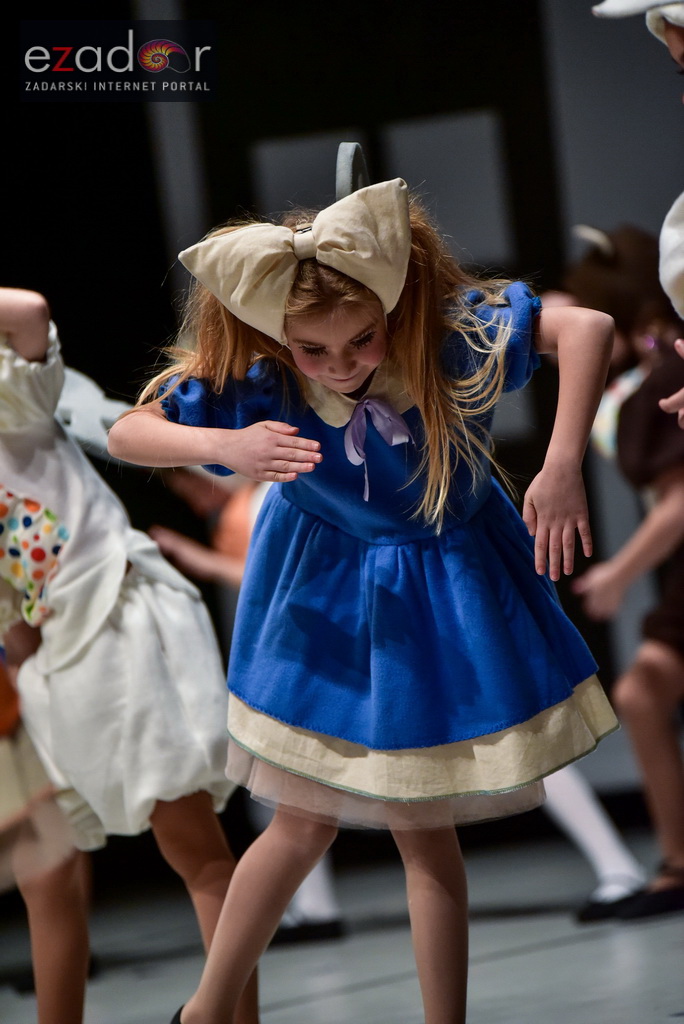 Predstava “Odgojoj” Plesne udruge Gesta u HNK Zadar