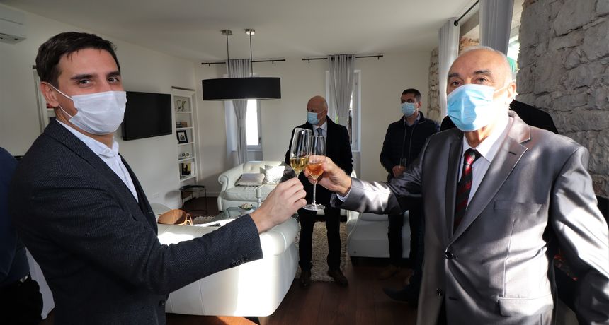 Potpisom ugovora s Fortenovom obilježena 50 godišnjica poslovanja Kapovića Potpisom ugovora s Fortenovom obilježena 50 godišnjica poslovanja Kapovića