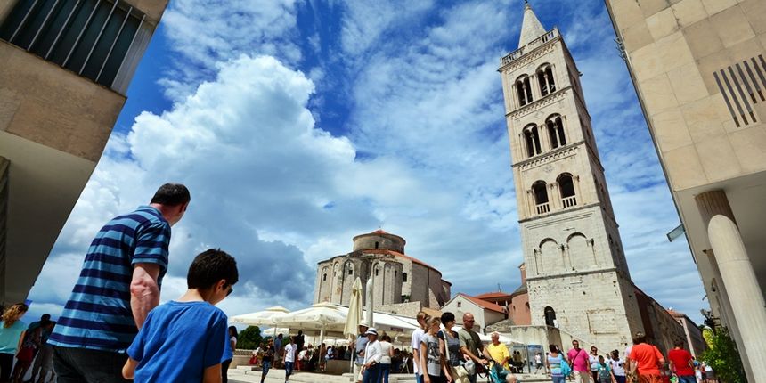 Đir po gradu, 22. srpnja 2014., Turisti u šetnji, Kalelarga, zvonik, ljeto