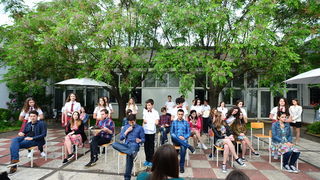 Kazališna udruga “Igrajmo se” predstavila je dramsku igru “Coffee to go” u atriju Gradske knjižnice Zadar