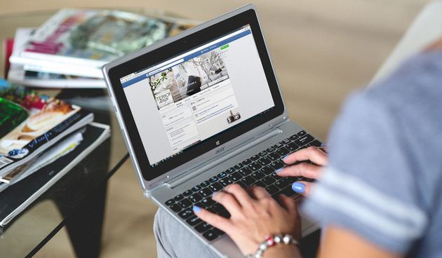 Laptop, Facebook
