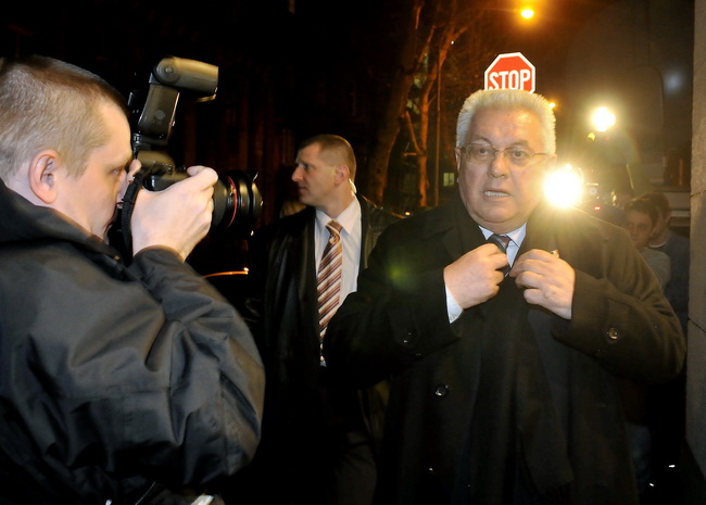 Zagreb, 040110.
Sjediste HDZ-a.
Zbog jucerasnjeg istupanja u javnosti iza ledja premijerki i predsjednici HDZ-a Jadranki Kosor, Ivo Sanader izbacen je iz HDZ-a. 
Na slici: prije nego sto je Jadranka Kosor objavila da dr Ivo Sanader nije vise clan HDZ-a, L