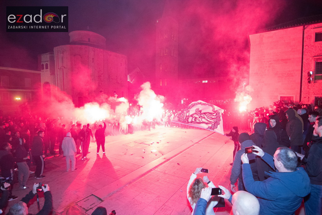 Okupljanje Tornada na Forumu i korteo do Krešinog doma Okupljanje Tornada na Forumu i korteo do Krešinog doma