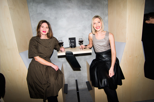 Jučer je Zagreb postati bogatiji za još jednu destinaciju za opuštanje Bistroteka Bar, u kojoj će svi posjetitelji moći uživati u bogatoj ponudi whiskey-a, cognaca, gina, ruma, koktela, kojeg će prepoznati svi ljubitelji ovog jedinstvenog užitka. Dobru Jučer je Zagreb postati bogatiji za još jednu destinaciju za opuštanje Bistroteka Bar, u kojoj će svi posjetitelji moći uživati u bogatoj ponudi whiskey-a, cognaca, gina, ruma, koktela, kojeg će prepoznati svi ljubitelji ovog jedinstvenog užitka. Dobru