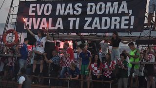 Svečani doček zadarskih Vatrenih: Jedrenjakom Branimir plovili od Gradskog mosta do gata na zadarskoj rivi