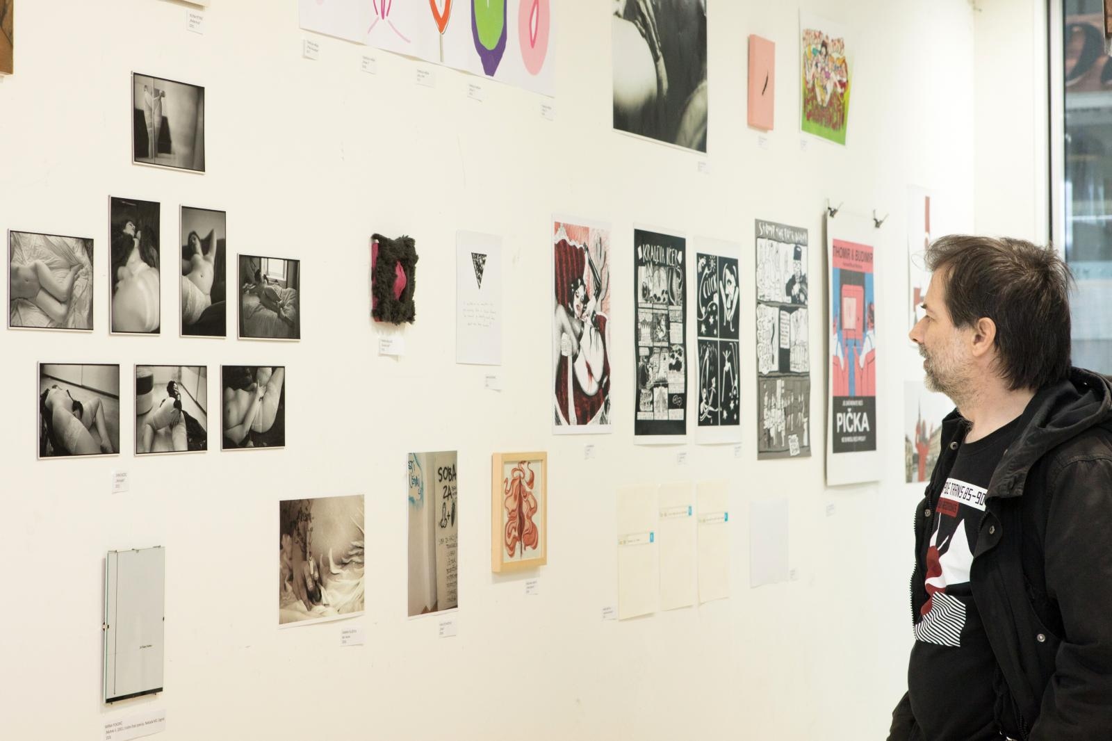 Izložbom ”Pičkin dim” 80 umjetnika uputilo tihi prosvjed protiv cenzure umjetnosti Izložbom ”Pičkin dim” 80 umjetnika uputilo tihi prosvjed protiv cenzure umjetnosti