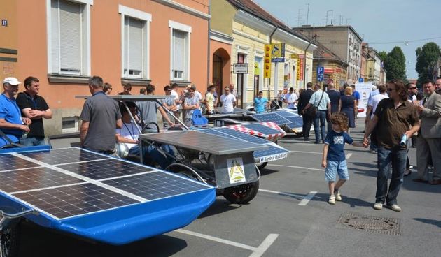 Povodom Svjetskog dana zastite okolisa i prirode u Ulici Stjepana i Antuna Radica odrzan je Sajam elektricnih i hibridnih automobila. Photo: Nikola Cutuk/PIXSELL