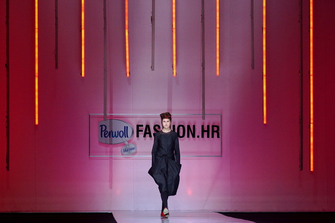 Zagreb, 150313.
Zagrebacki Velesajam.
Odrzana je treca vecer revije Perwoll Fashion.hr na kojoj su svoje kreacije predstavili Martina Felja, Morana Krklec, Young at Squat, Marina Design i Envy Room.
Na fotografiji: kreacije Morana Krklec.
Foto: Marko To Zagreb, 150313.
Zagrebacki Velesajam.
Odrzana je treca vecer revije Perwoll Fashion.hr na kojoj su svoje kreacije predstavili Martina Felja, Morana Krklec, Young at Squat, Marina Design i Envy Room.
Na fotografiji: kreacije Morana Krklec.
Foto: Marko To