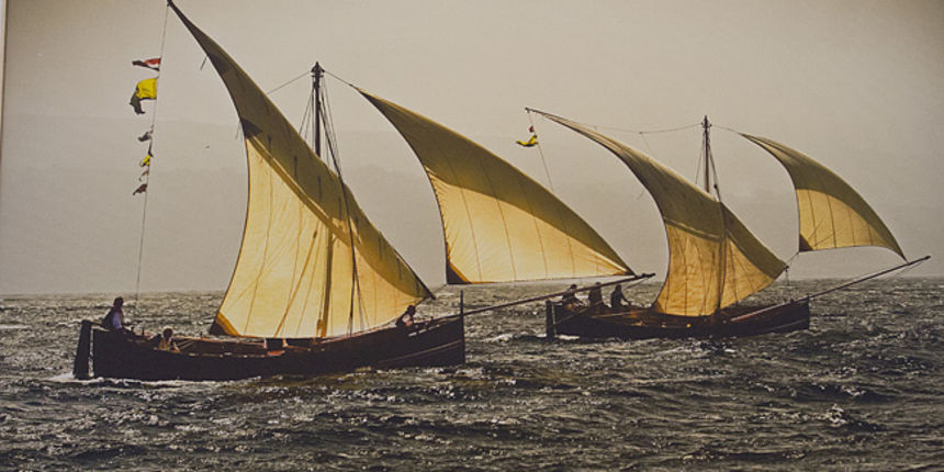 U Muzeju antičkog stakla otvorena je izložba fotografija ”Rota palagruzona” autora Ive Pervana i predavanje ”Falkuša – od Palagruže do Atlantika” profesora Joška Božanića, foto: Leo Banić U Muzeju antičkog stakla otvorena je izložba fotografija ”Rota palagruzona” autora Ive Pervana i predavanje ”Falkuša – od Palagruže do Atlantika” profesora Joška Božanića, foto: Leo Banić