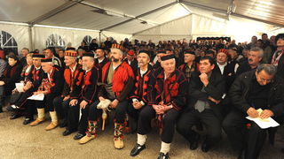 Zadar, 080111.
U Nadinu, selu pokraj Benkovca odrzana je danas
4. Cvitarijada pod nazivom Najbolji cvitarasi od Nina do Knina. Rijec je o natjecanju u kojem je sudjelovalo oko
30-ak samoukih sviraca etno skladbi na usnoj harmonici.
Na slici: neki su p Zadar, 080111.
U Nadinu, selu pokraj Benkovca odrzana je danas
4. Cvitarijada pod nazivom Najbolji cvitarasi od Nina do Knina. Rijec je o natjecanju u kojem je sudjelovalo oko
30-ak samoukih sviraca etno skladbi na usnoj harmonici.
Na slici: neki su p