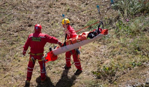a sjeverozapadnoj strani Sveucilisne bolnice u izgradnji, u naselju Blato, izvedena je pokazna vjezba specijalistickih postrojbi civilne zastite Grada Zagreba za spasavanje iz rusevina. Vjezbu je organizirao Ured za upravljanje u hitnim situacijama, a sud