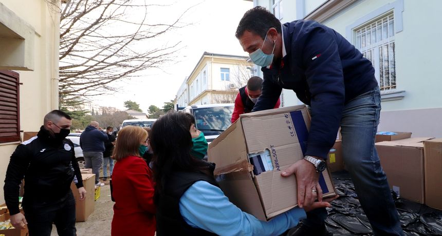 Virani donirali više od šest tona mješovite robe za njihove korisnike Virani donirali više od šest tona mješovite robe za njihove korisnike