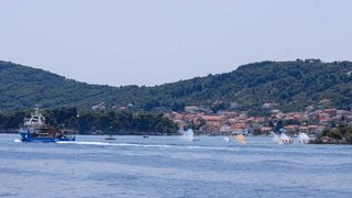 Tunuara 2016 – defile ribarica, spremanje brudeta, demonstracija ribarske vještine i koncert Zorica Kondža. Foto: TZ općine Kali/Adam Vidas Tunuara 2016 – defile ribarica, spremanje brudeta, demonstracija ribarske vještine i koncert Zorica Kondža. Foto: TZ općine Kali/Adam Vidas