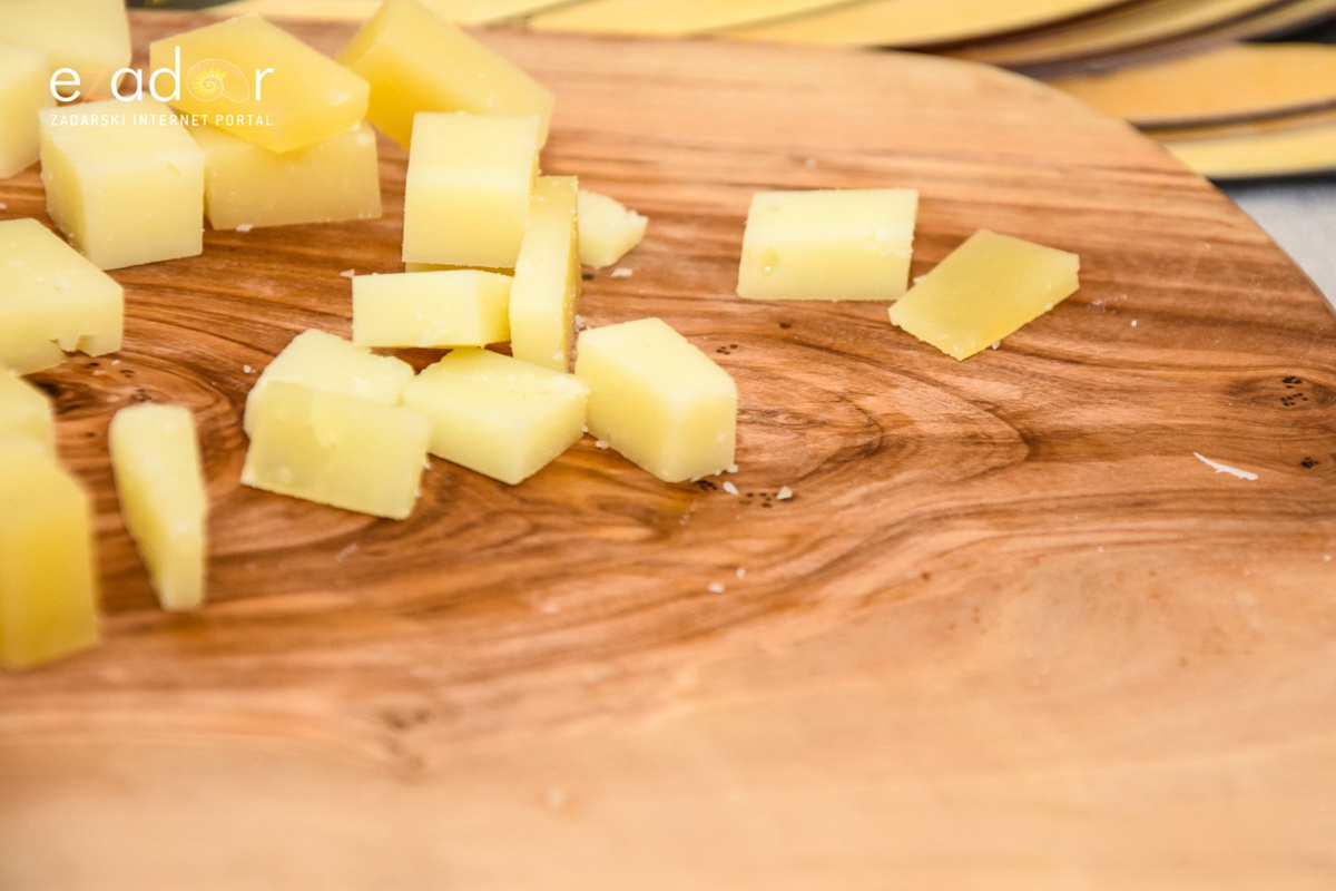 4. Fešta od sira u Kolanu