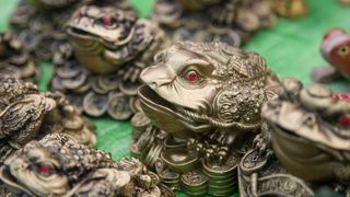 U Domu sportova odrzava se 18. Medjunarodni sajam dragog i poludragog kamenja – Mineral Expo Zagreb. Kao i svake godine razni medjunarodni izlagaci ponudili su posjetiteljima nakit i ukrasne predmete od dragog i poludragog kamenja, bisera i koralja, te ne U Domu sportova odrzava se 18. Medjunarodni sajam dragog i poludragog kamenja – Mineral Expo Zagreb. Kao i svake godine razni medjunarodni izlagaci ponudili su posjetiteljima nakit i ukrasne predmete od dragog i poludragog kamenja, bisera i koralja, te ne