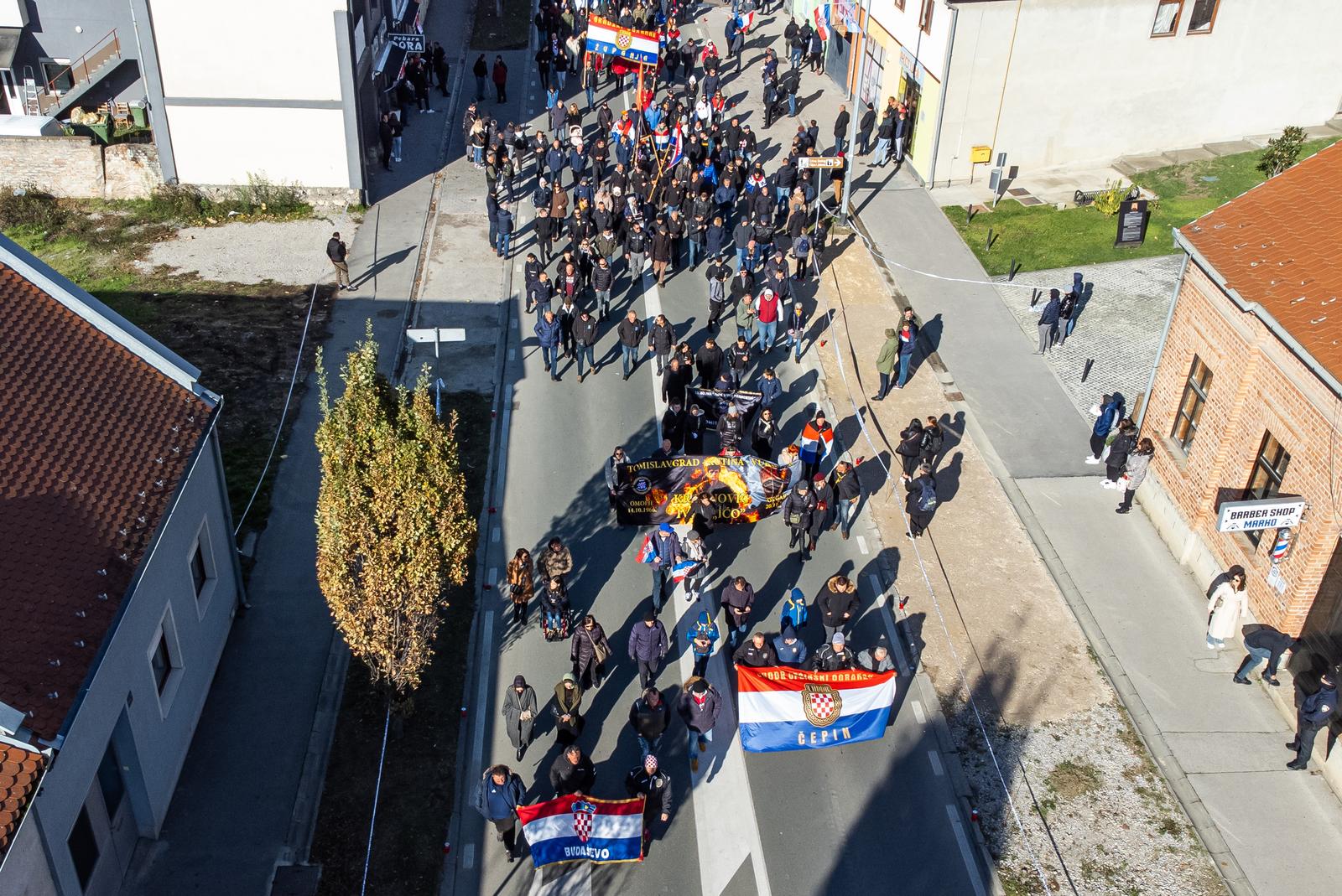 Vukovar: Kolona sjećanja iz zraka Vukovar: Kolona sjećanja iz zraka