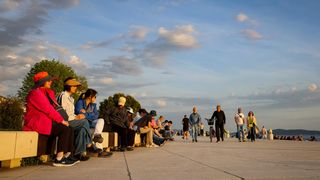 Zadar: Turisti uživaju u zalasku sunca